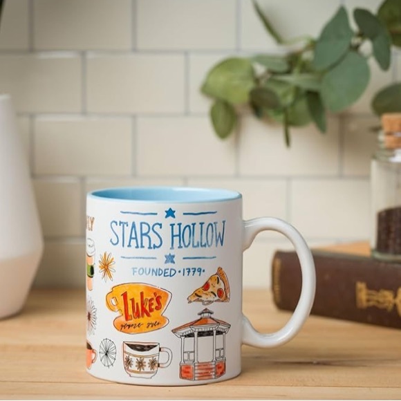NWT Stars Hollow Gilmore Girls destination 20 oz Coffee Mug - Picture 1 of 7